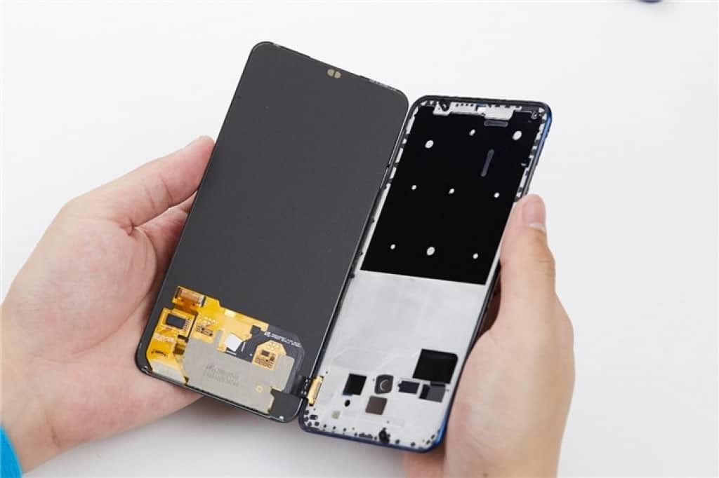 Display and screen replacement service